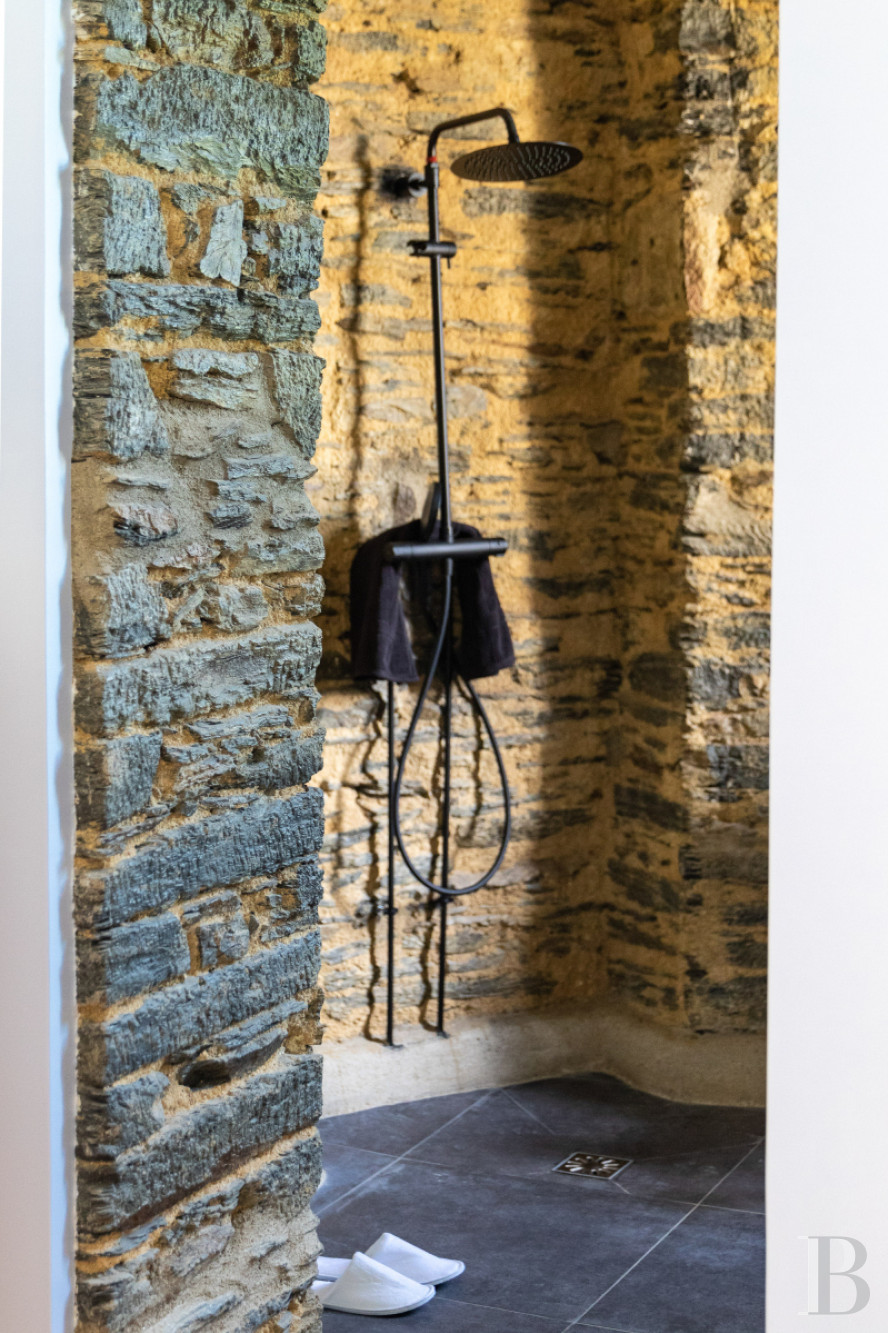 A set of two manor houses overlooks the Bay of Morlaix in Carantec on the north coast of Finistère - photo  n°24